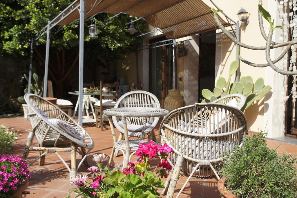 Cottage On The Beach Taormina Exterior photo