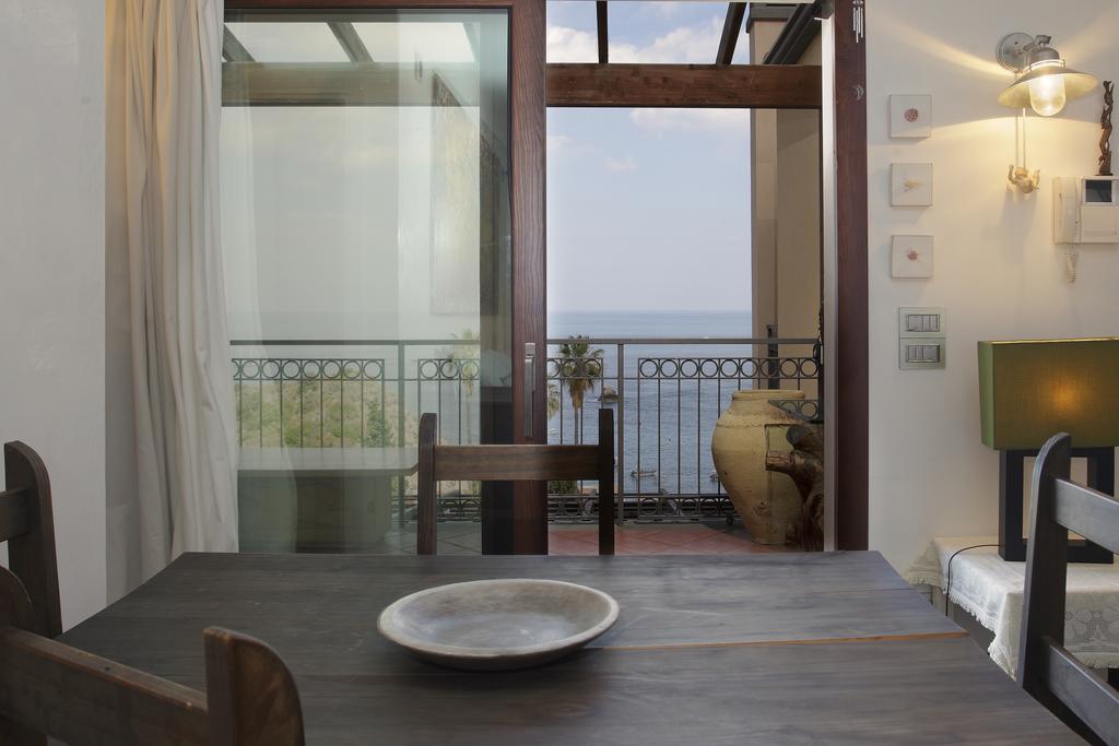 Cottage On The Beach Taormina Exterior photo